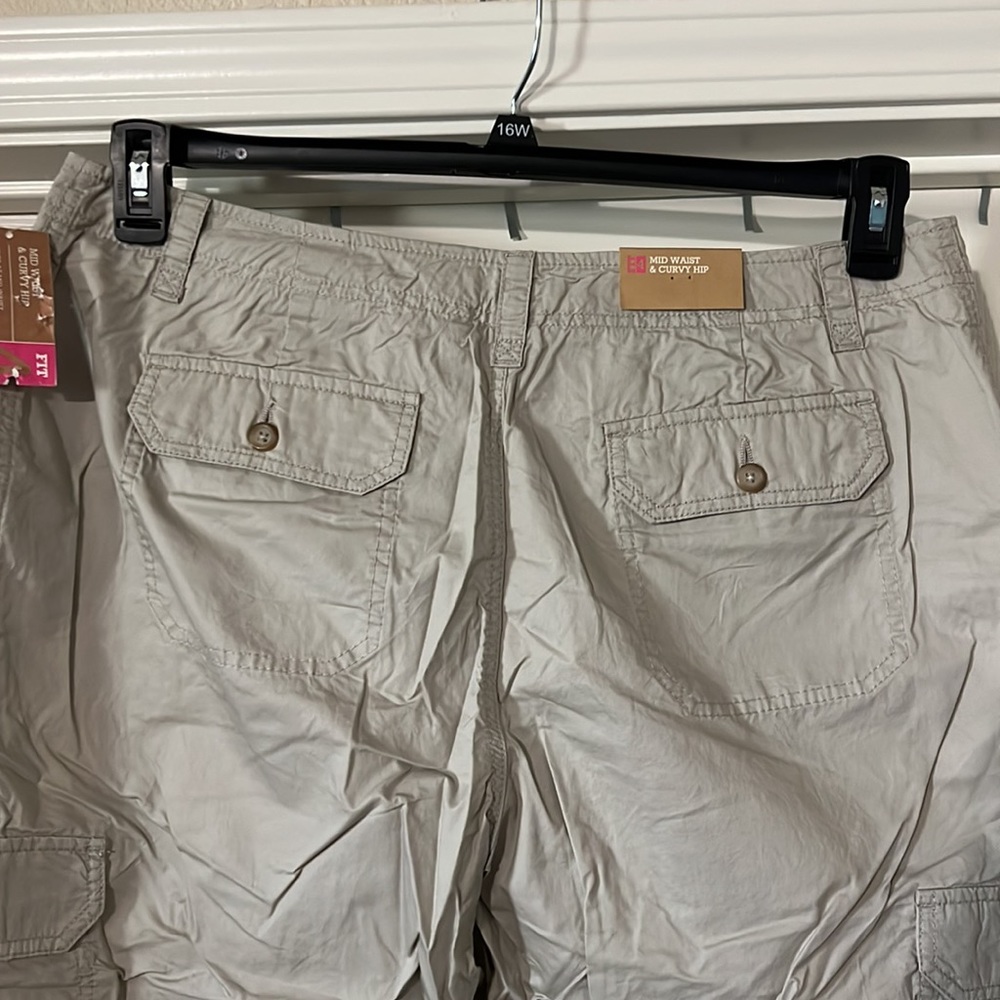 Capris - Picture 3 of 6